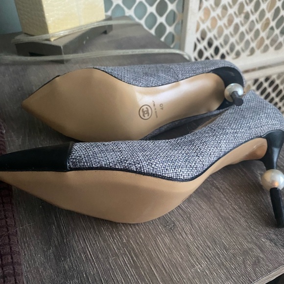 Chanel Black white Tweed leather cap toe Pearl Heels - Picture 16 of 16